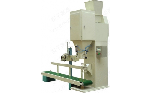 Corn and soybean granule weighing and packaging machine